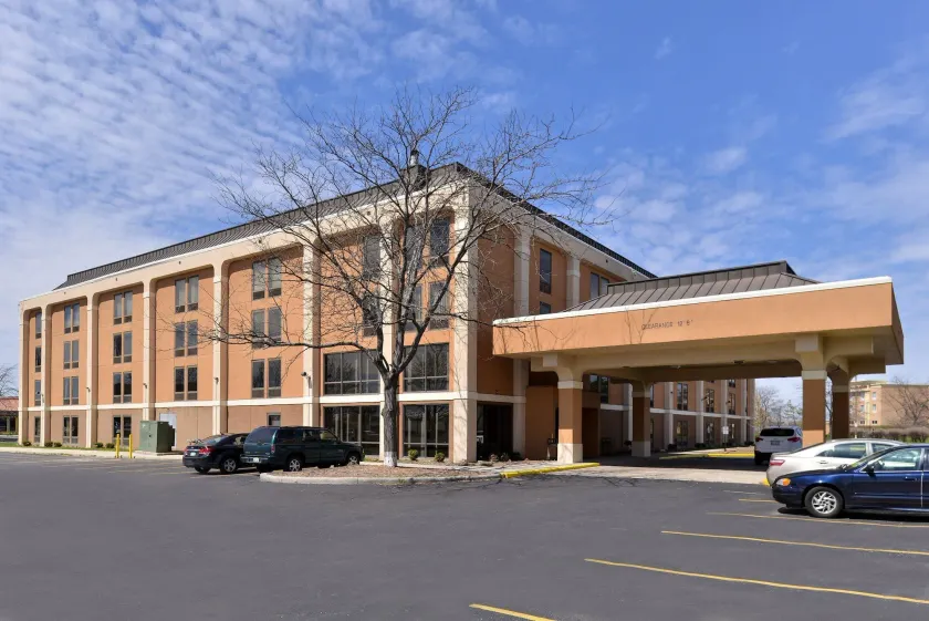 Quality Inn & Suites Matteson near I-57 - Image 1