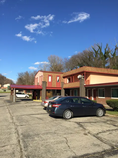 Royal Inn - Image 1