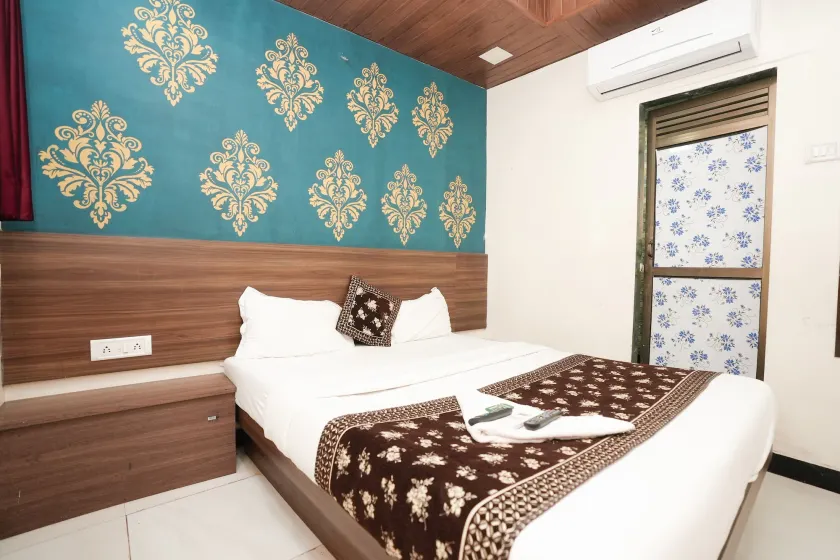 Hotel Mumbai Residency - Image 1