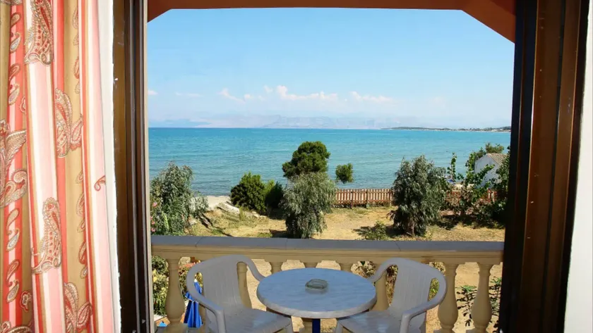 Makris Apartments - Image 1