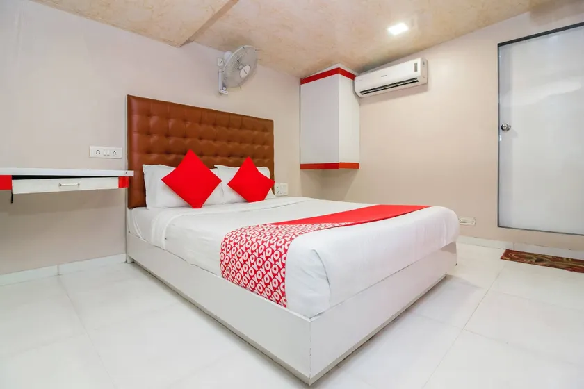 OYO 7407 Hotel Blue Sea - Image 1