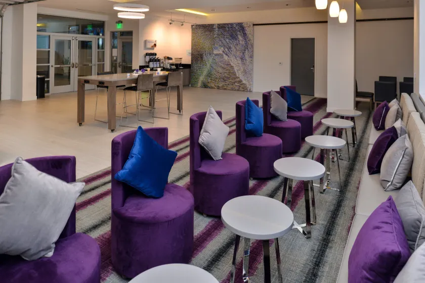 Holiday Inn Express & Suites San Diego - Mission Valley by IHG - Vestíbulo