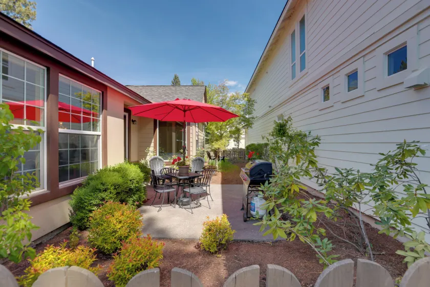 Bend Home: Office, Garage, Parks, Seasonal Pool! - Image 1