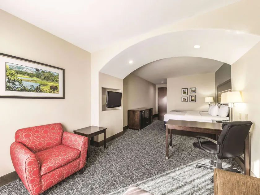 La Quinta by Wyndham Tulsa - Catoosa - Image 1