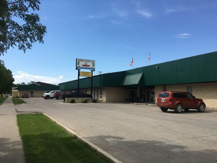 Altona Hotel - Image 1