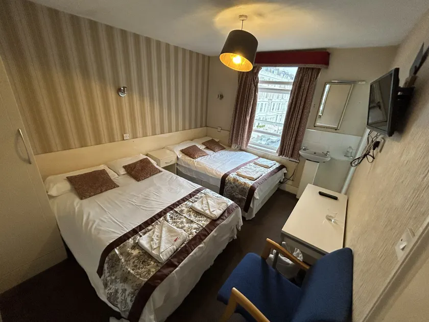 Earls Court Hotel - Image 1