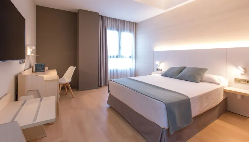 Hotel Olympia Valencia - Image 1
