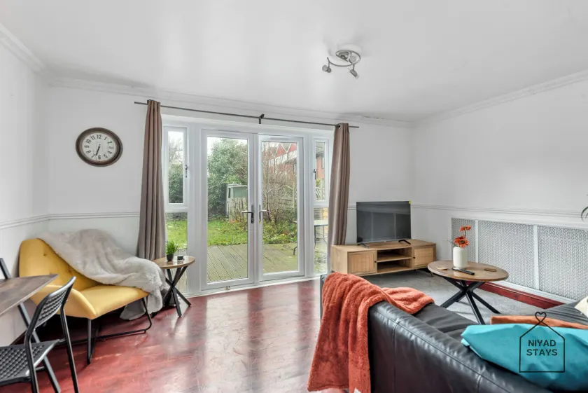 Hale Lodge - Image 1