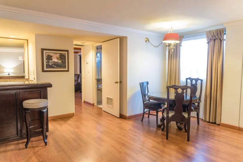 Hotel Santa Rosa Suites - Image 1