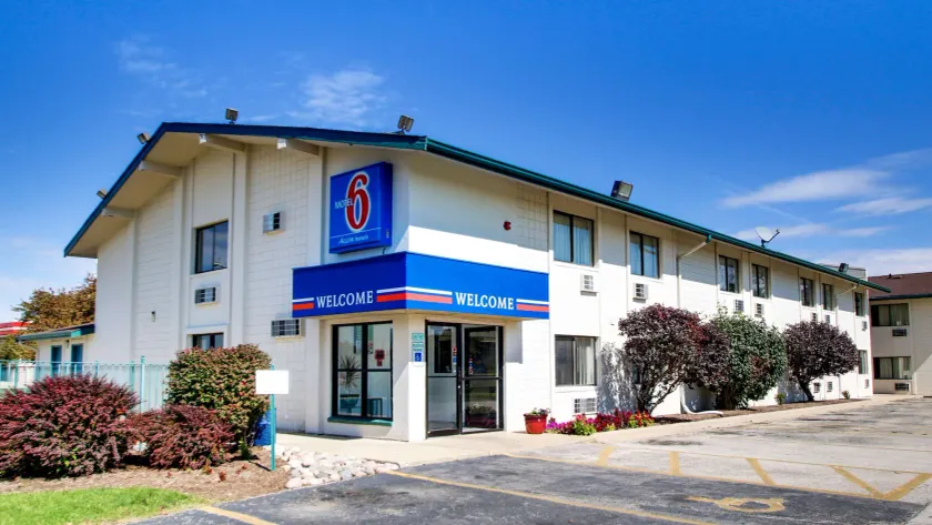 Motel 6-Normal, IL - Bloomington Area - Image 1