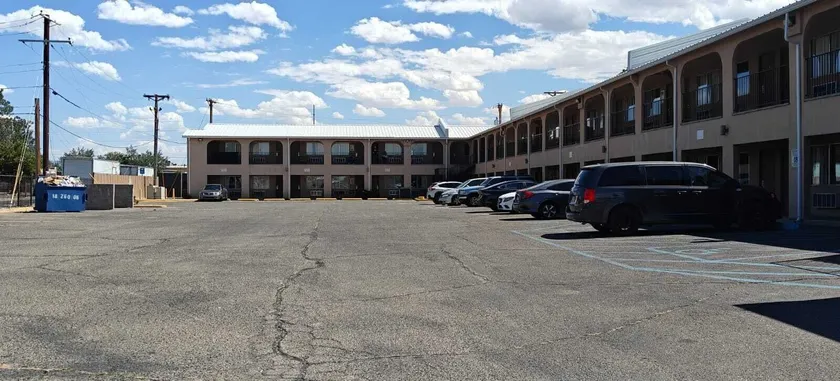 Albuquerque Inn Near Airport I 40 - Image 1