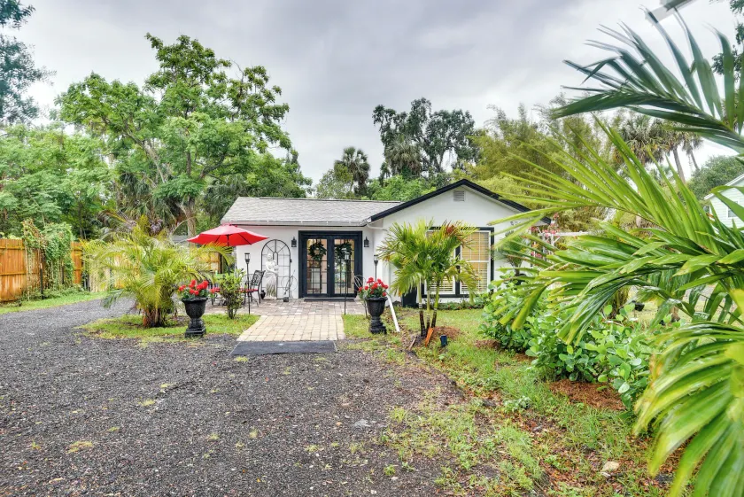 New Smyrna Beach Cottage ~ 1 Mi to Downtown! - Image 1