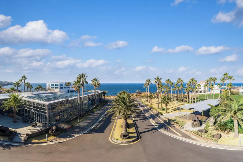 Uni Hotel Jeju - Image 1