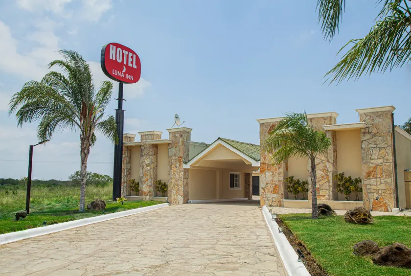 Hotel Luna Inn - Image 1