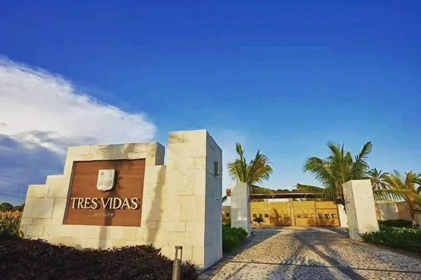 Tres Vidas Acapulco Suites - Image 1
