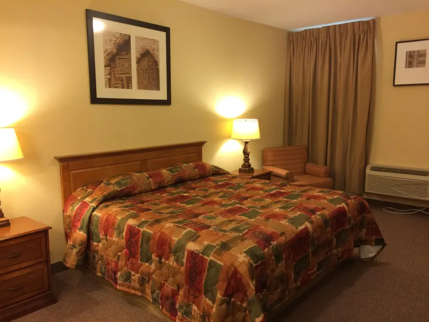 Country Regency Inn & Suites - Image 1