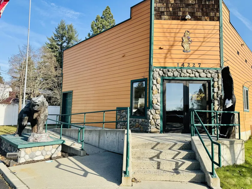 Grizzly Lodge Motel - Image 1