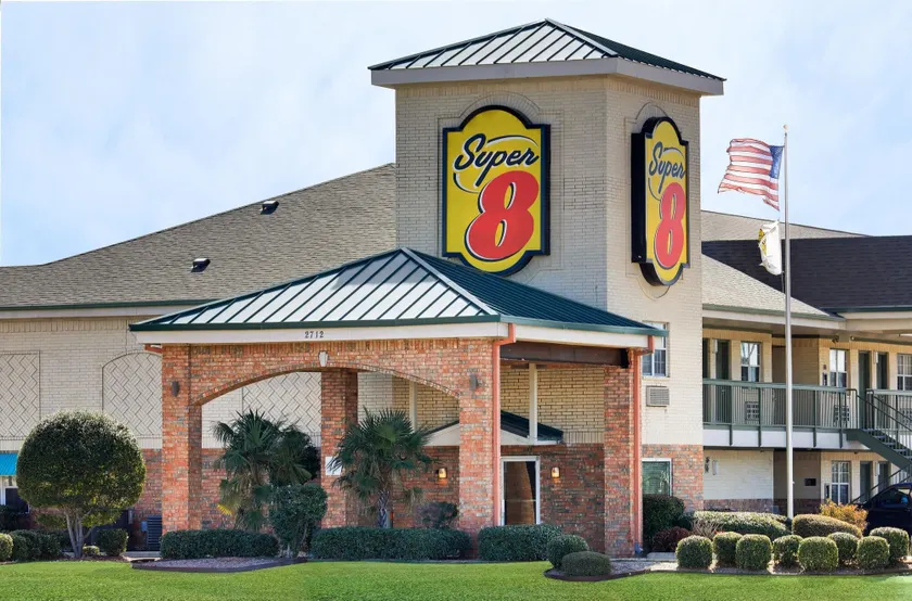 Super 8 by Wyndham Arlington Near AT&T Stadium - Image 1