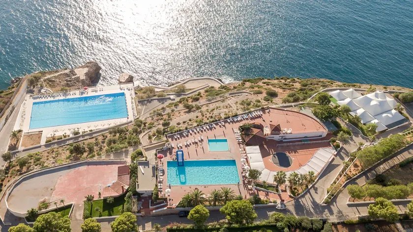 Perla Del Golfo Resort - Image 1