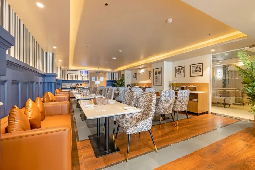 Saltstayz Premier - Noida Sector 15 - Image 1