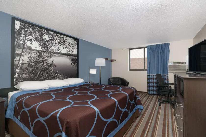 Super 8 by Wyndham Willmar - Image 1