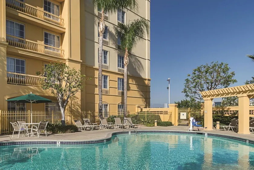 La Quinta Inn & Suites by Wyndham Ontario Airport - Image 1