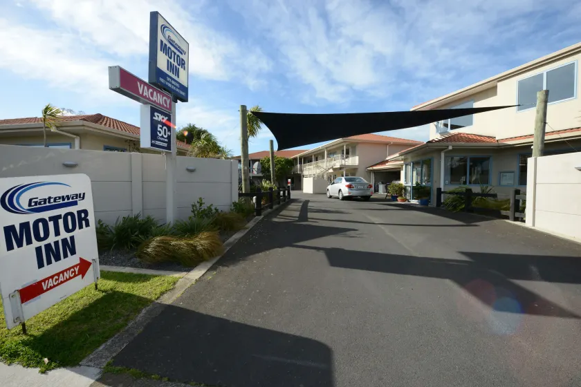 Gateway Motor Inn - Image 1