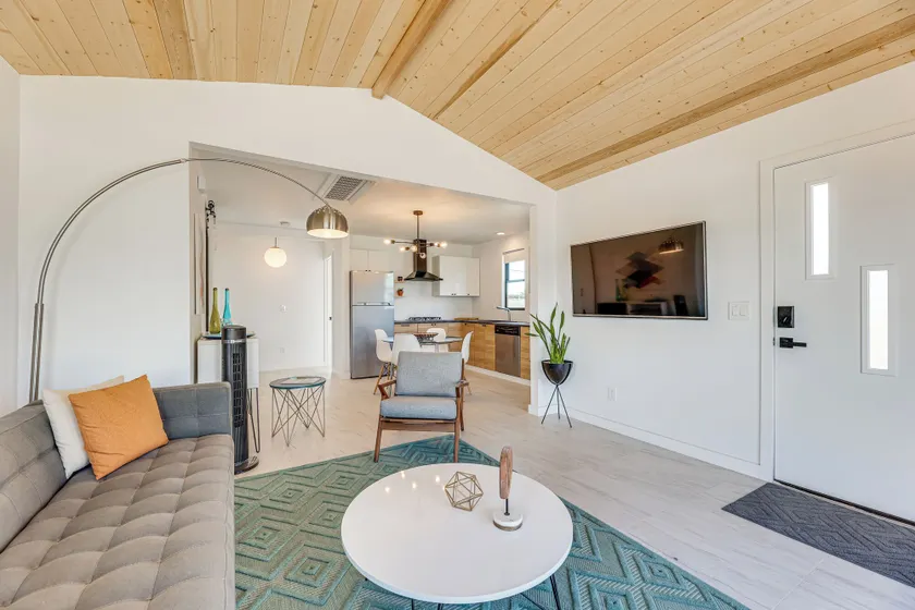 Walkable Downtown Chandler Oasis w/ Private Patio - Image 1