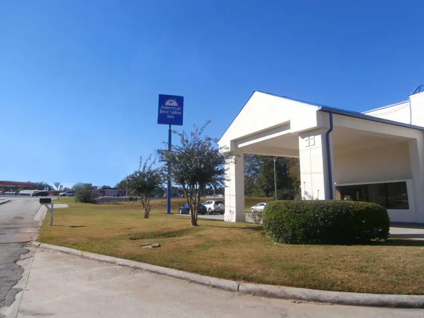 Americas Best Value Inn Tucker - Image 1