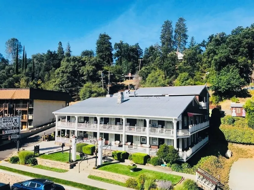 Gunn House Hotel - Image 1