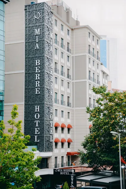 Mia Berre Hotels - Image 1