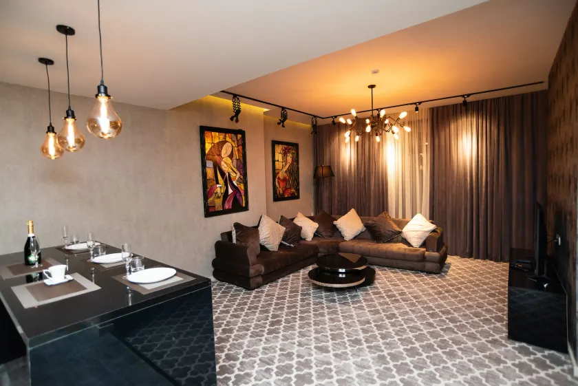 Gallery Art Hotel - Image 1