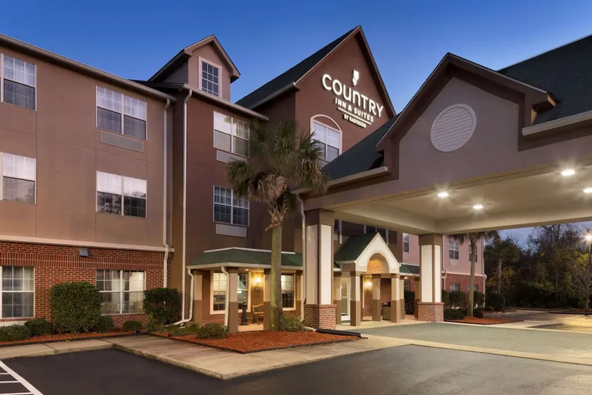 Country Inn & Suites by Radisson, Brunswick I-95, GA - Image 1