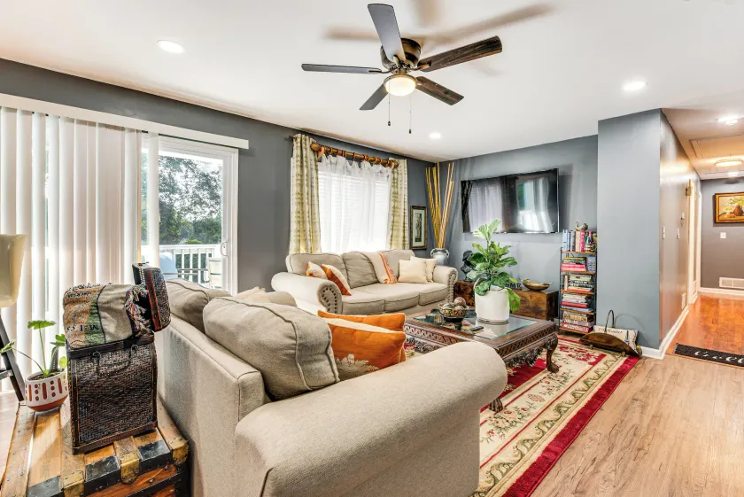 9 Mi to Downtown Atlanta: Home w/ Deck + Yard! - Image 1