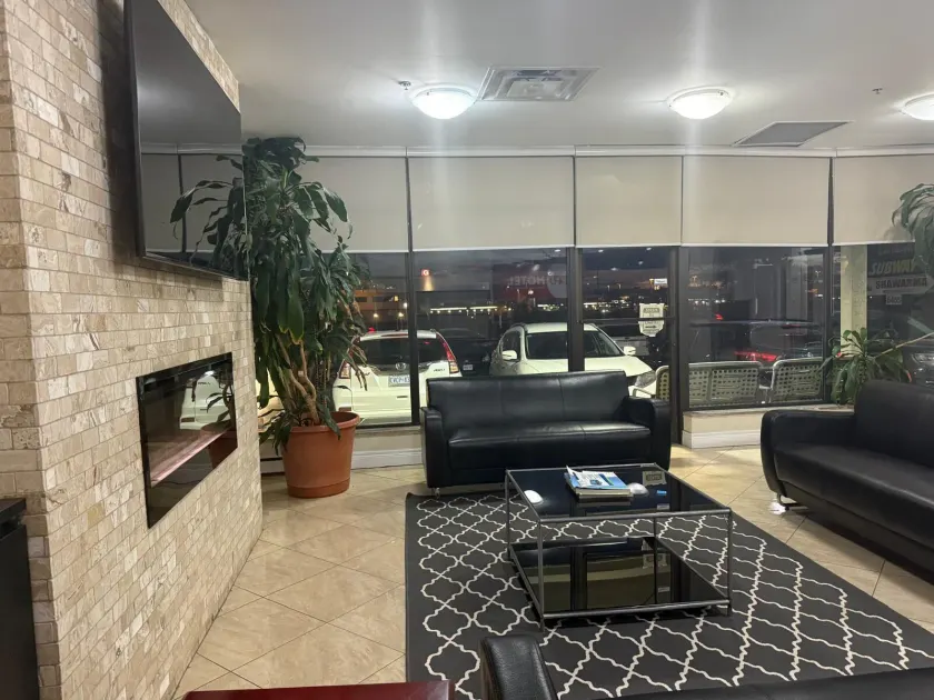 NU Hotel Toronto Airport - Image 1