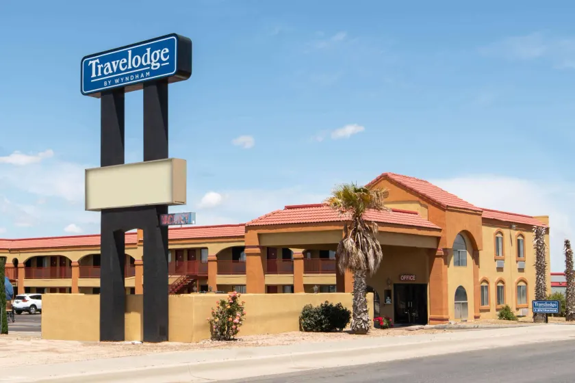 Travelodge by Wyndham Kingman - Image 1