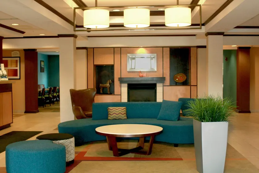 Fairfield Inn & Suites by Marriott Fairmont - Image 1
