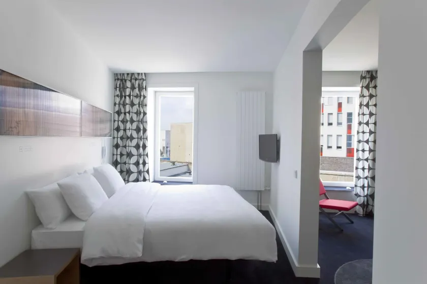 hotel gat point charlie - Image 1