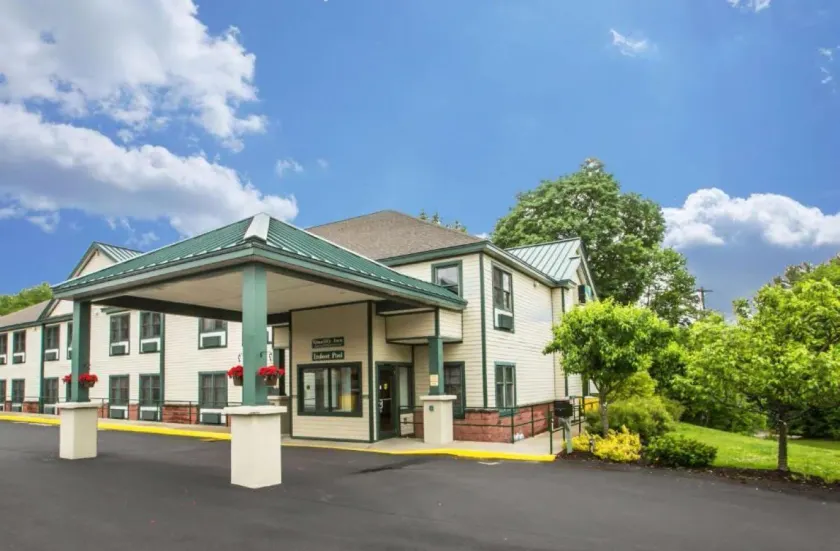 Point Hotel Queensbury - Image 1