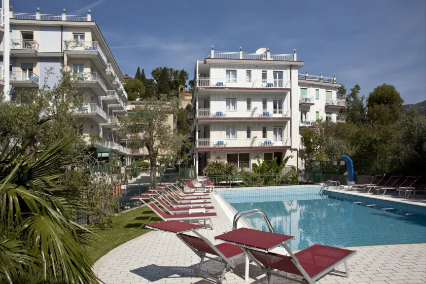 Hotel Garden - Image 1