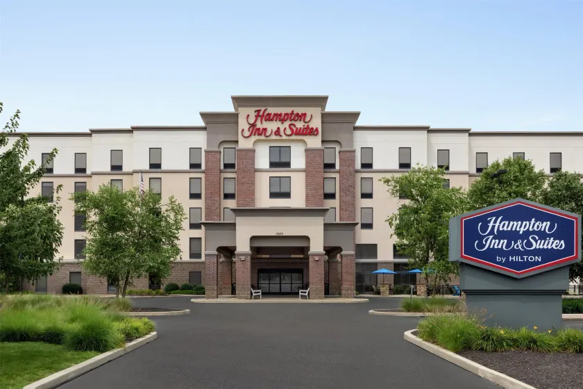 Hampton Inn & Suites Pittsburgh/Harmarville - Image 1
