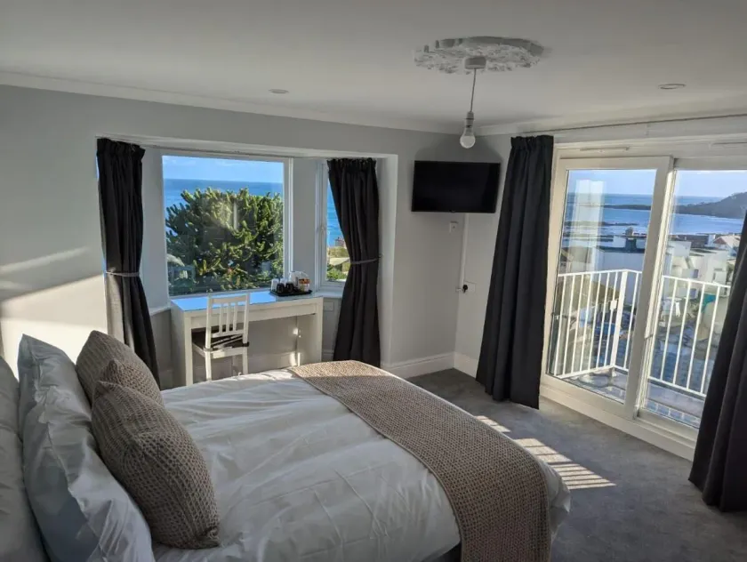 Fieldhead Hotel - Image 1