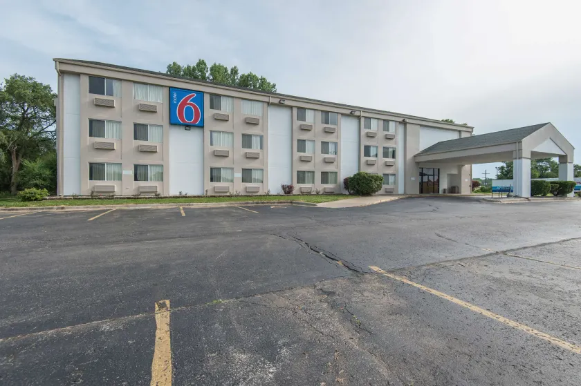 Motel 6-Lawrence, KS - Image 1
