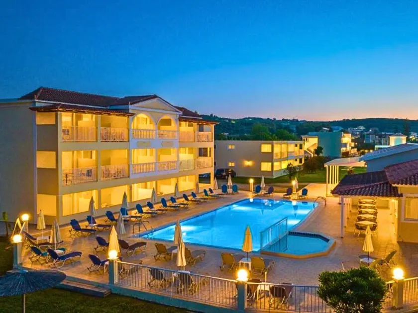 Manousis ApartHotel - Image 1