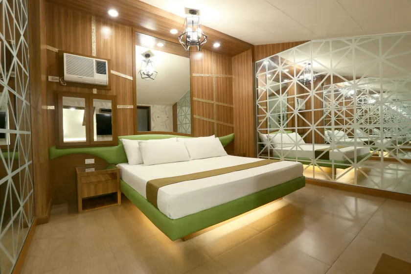 Hotel Ava Cuneta - Image 1
