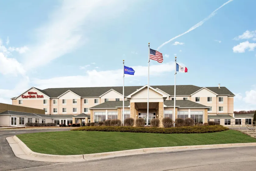 Hilton Garden Inn Dubuque Downtown - Image 1