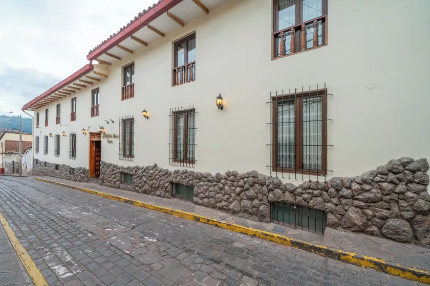 Taypikala Hotel Cusco - Image 1
