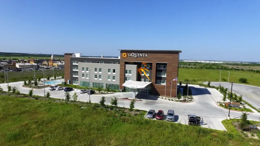 La Quinta by Wyndham San Marcos Outlet Mall - Image 1