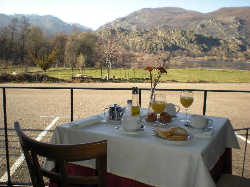 Hotel Don Pepe Lago de Sanabria - Image 1