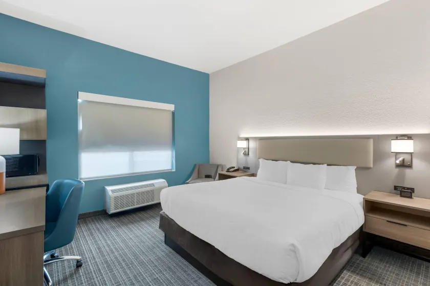 Comfort Inn & Suites - Image 1